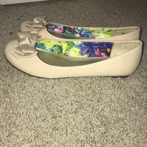 Flats - Picture 2 of 3